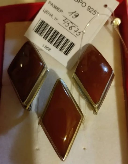 Продам серебрянный комплект с сердоликом