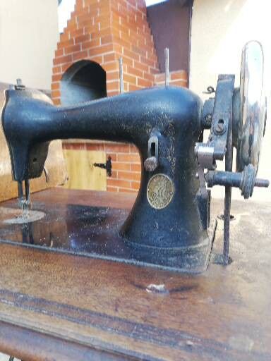 Mașina de cusut de peste 100 ani