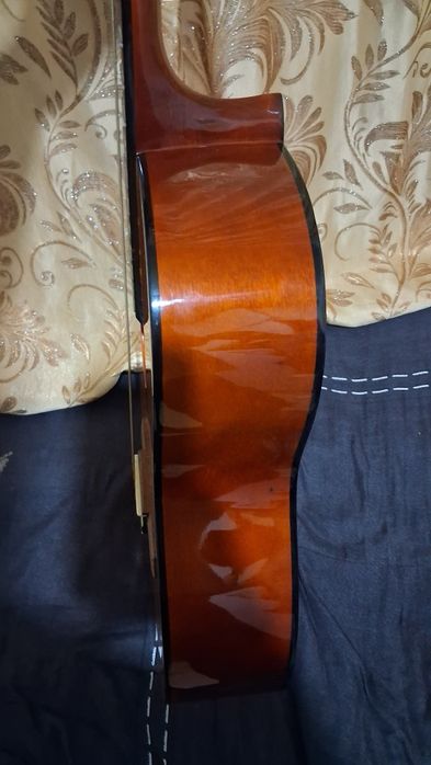Продаётся гитара Yamaha s70