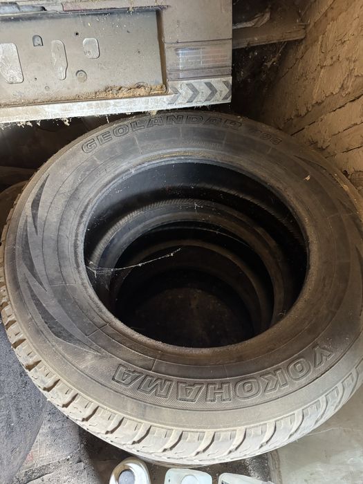 Прадется 285 60 R18 летние шины 3 штук