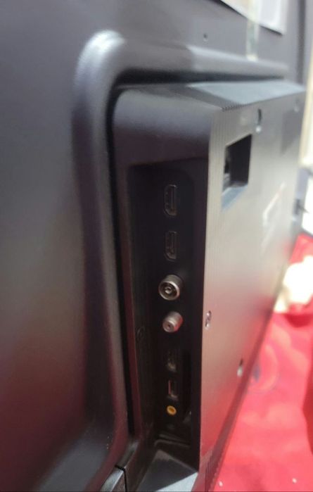 Смарт 55 диагональ почти новый в полном комплекте 2пульта один голосов