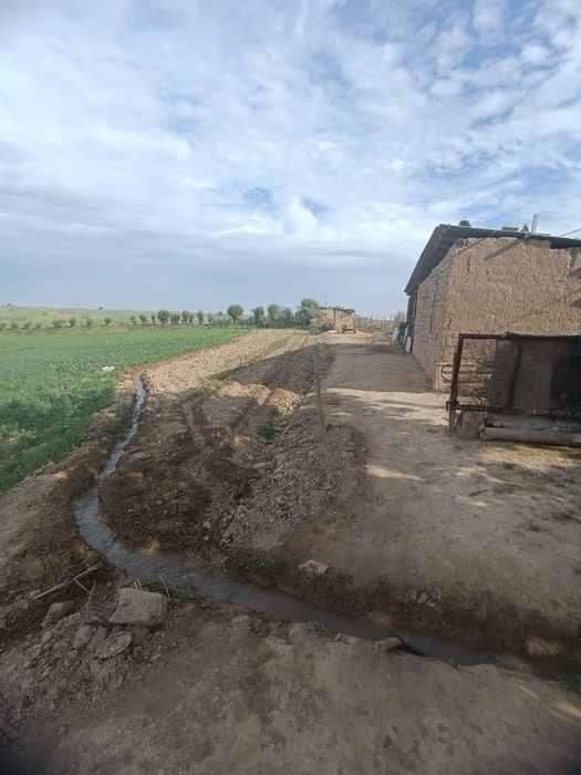 Үй сотилади 1 гектар 30 сотикик