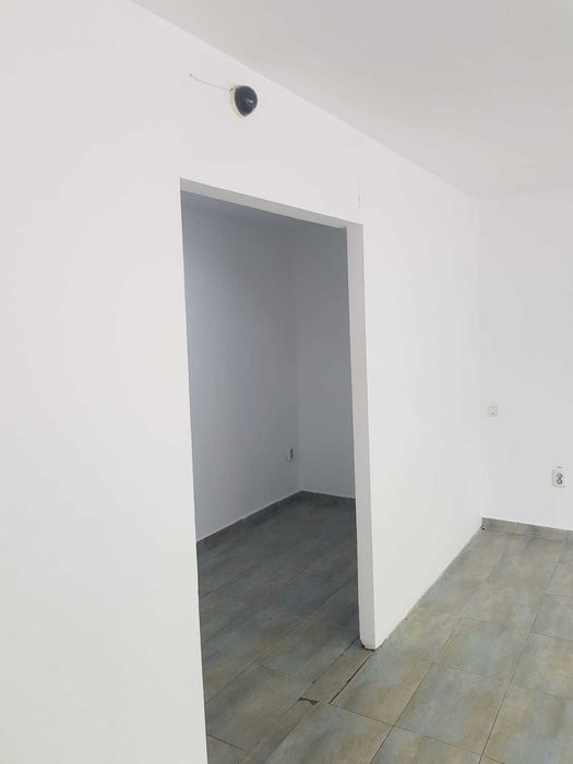 Proprietar- Spatiu Comercial/Birou 36 mp Malu Rosu ,Trifazat,Parcare