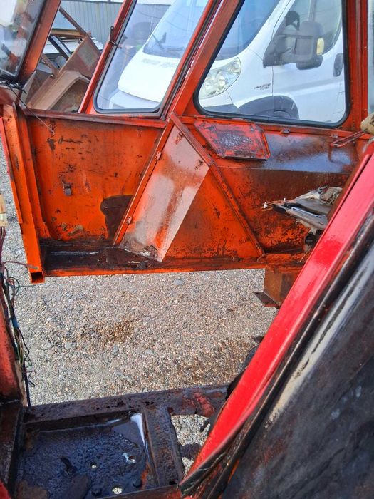 Cabina tractor utb universal u650 u445, completa cu geamuri