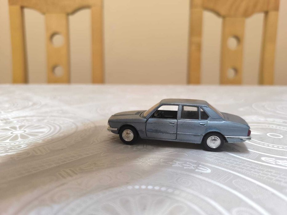 Модель 1 43 Schuco BMW 5 e12