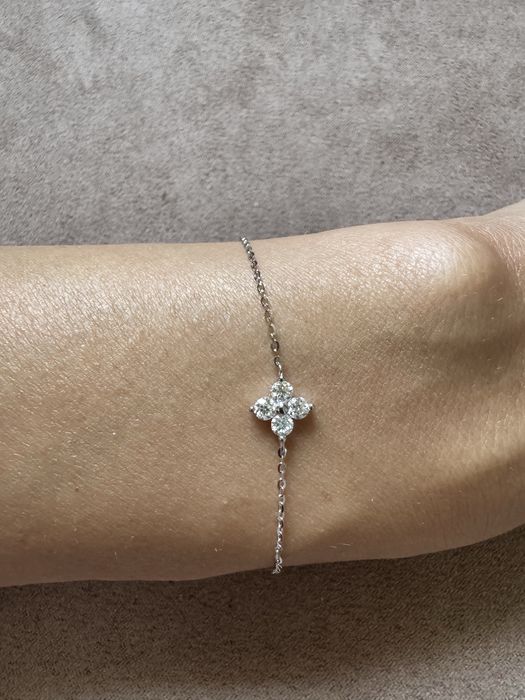 Сребърни гривни с кръстче или детелина и мойсанит (блясък на диамант)