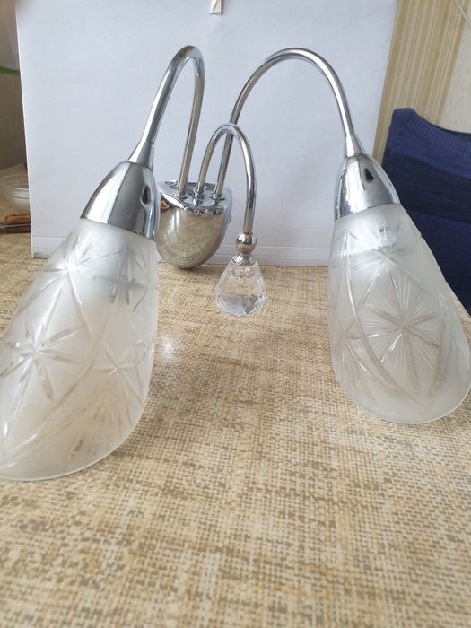 Бра с хрустальной подвеской.