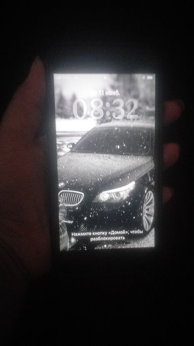 Айфон SE в хорошем состоянии