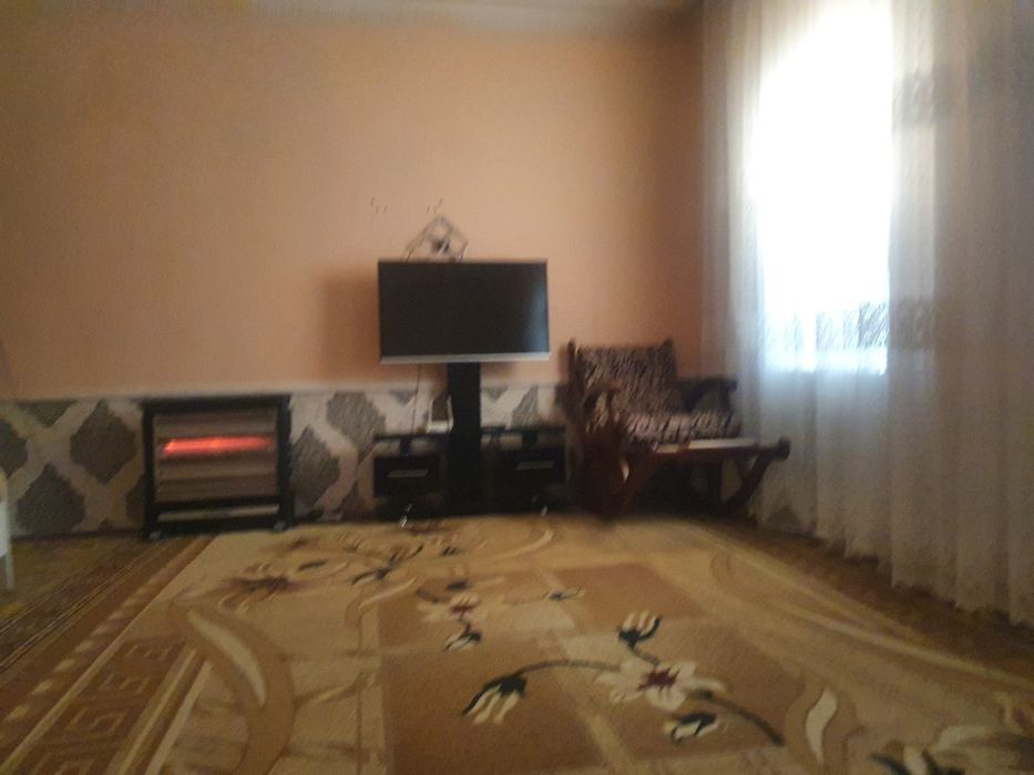 Gulisron shahar Do'slik qorgonida soliyev kochasida 9 sotix  5 xona uy