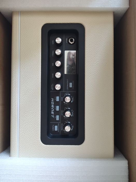 Китарен усилвател /кубе/ Mooer Hornet 30W - бял