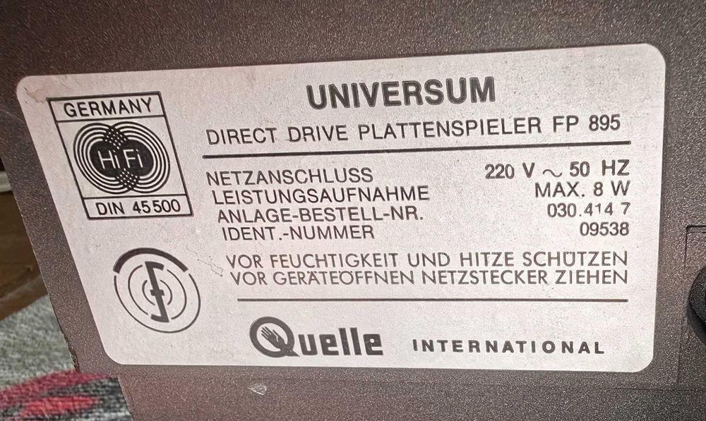 Стар модел грамофон Universum