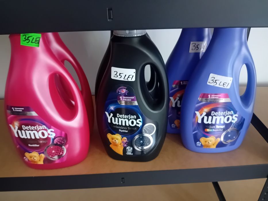 Vând detergent lichid.