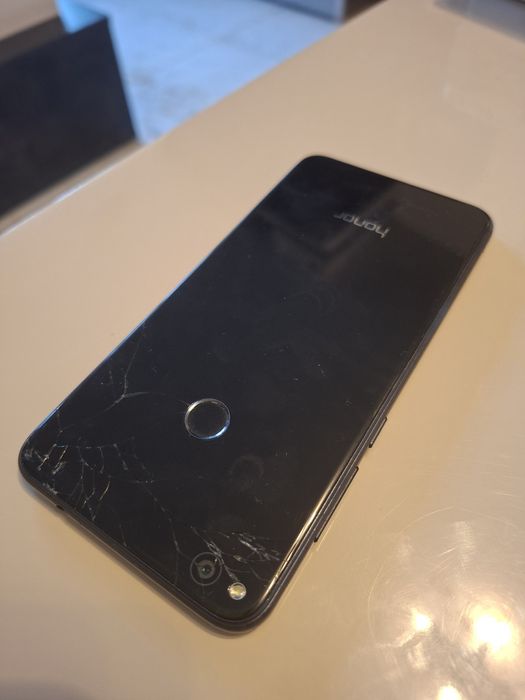 Honor 8 lite / спукан гръб