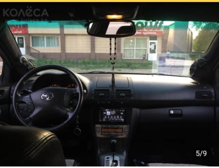 Продам машину Toyota Avensis