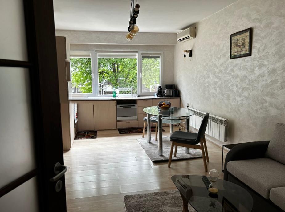 Дава се под наем Едностаен апартамент в София, Люлин 5 - 49 кв.м за 350 € - Снимка #2