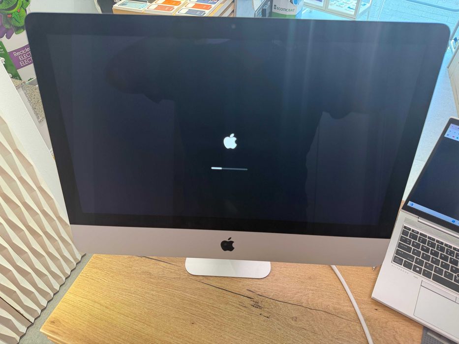 iMac 21.5 Retina 4K 2017 i5 3GHz 8GB 500GB Radeon Pro 555 – Garanție 24 Luni