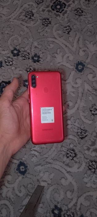 Samsung Galaxy a11 sotiladi pamyat 32gb holati yaxshi narxini kelisham