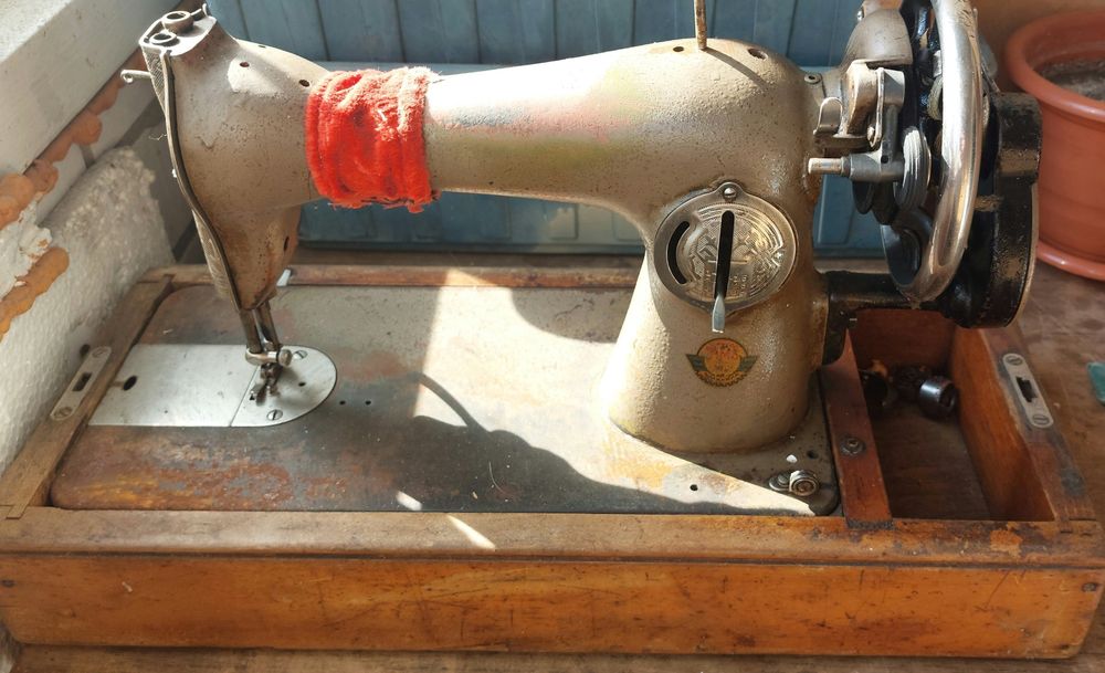 Продам швейную машинку