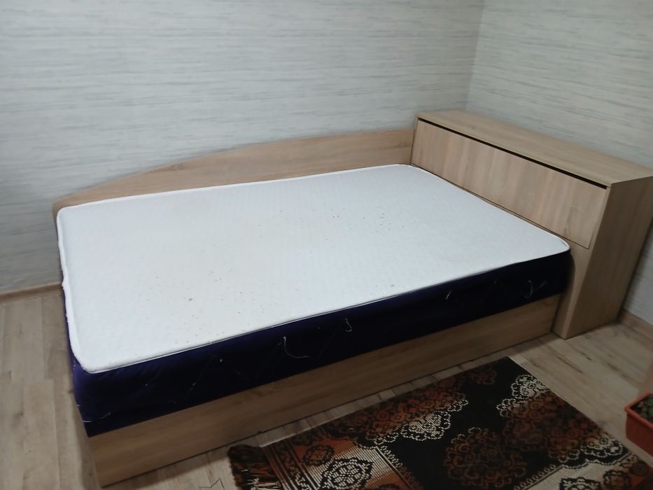 Продавам спалня със ракла