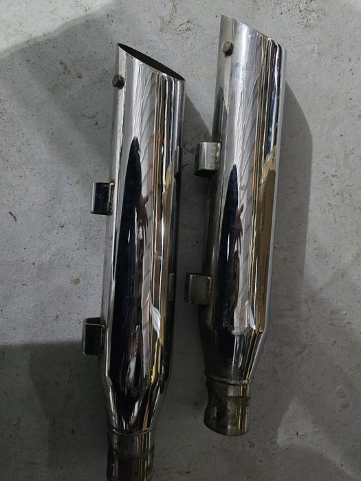 Evacuări moto sunet foarte frumos gen Harley.