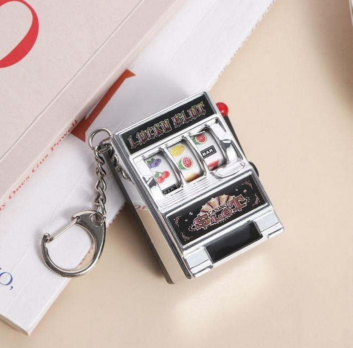Слот машинка ключодържател