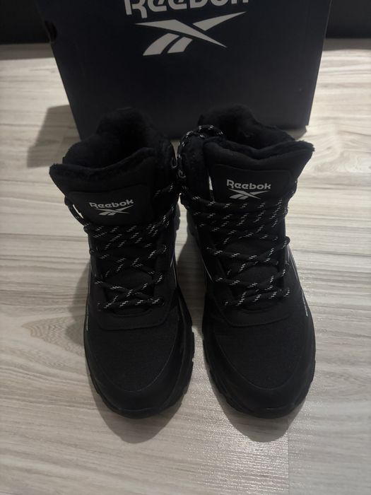 Обувки на Reebok