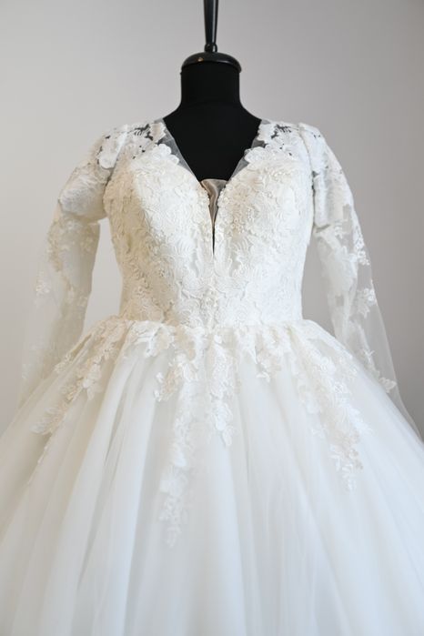 Vând rochie de mireasa stil prințesa mărimea 50 cu corset reglabil