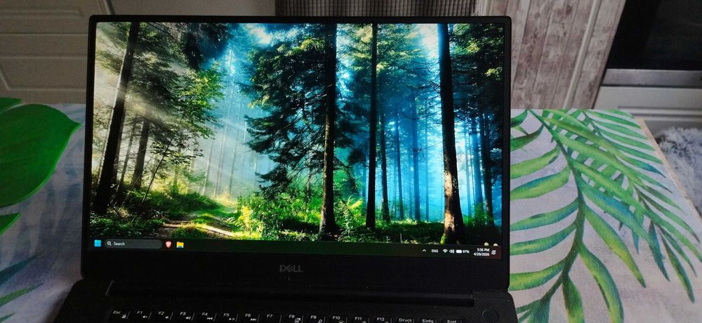 Лаптоп Dell XPS 15 9570 OLED ; i5-8300H 2.30 GHz , 16 GB RAM , GTX 1050