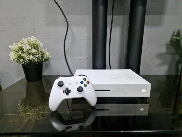 Продам Xbox One S