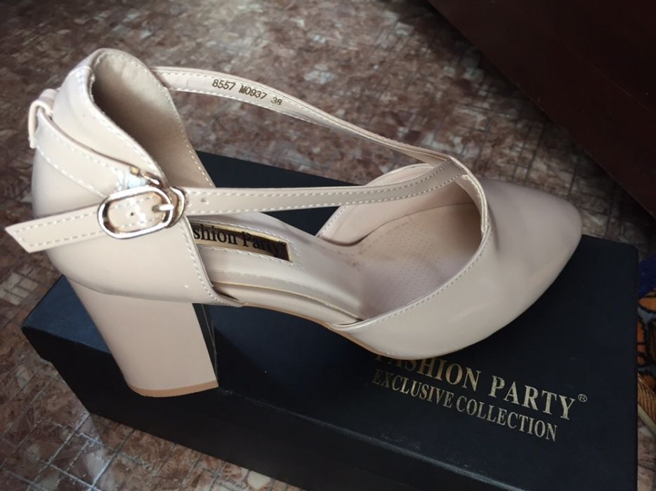 Продам новые туфли лодочки