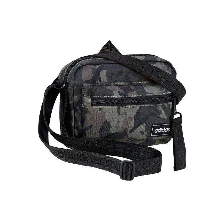Камуфлажна чантичка на Adidas ЧИСТО НОВА!