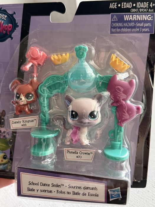 Littlest Pet Shop: School Dance Smiles.