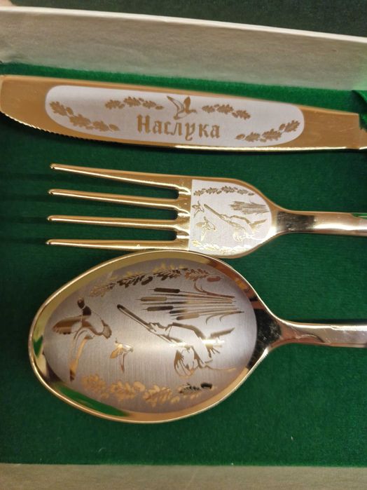 Луксозен комплект прибори за хранене