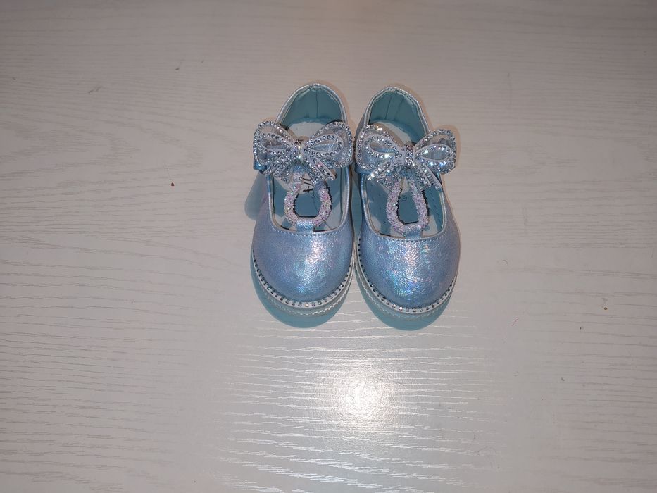 Девочкам новая обувь - размер 22, 18, 15, 32