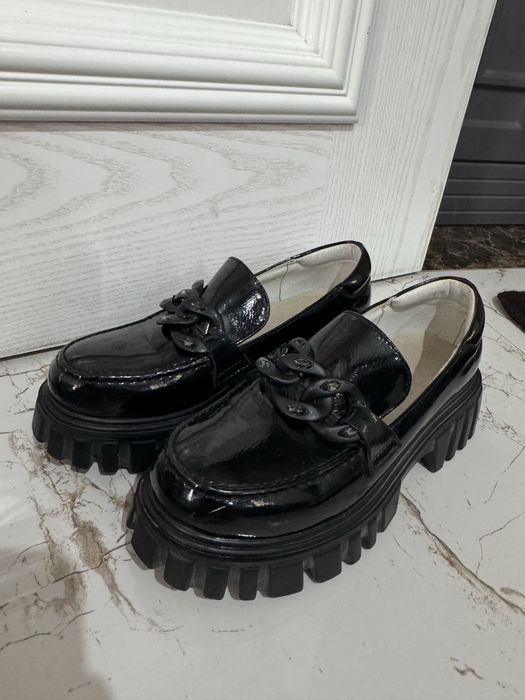 Лоферы женские черные