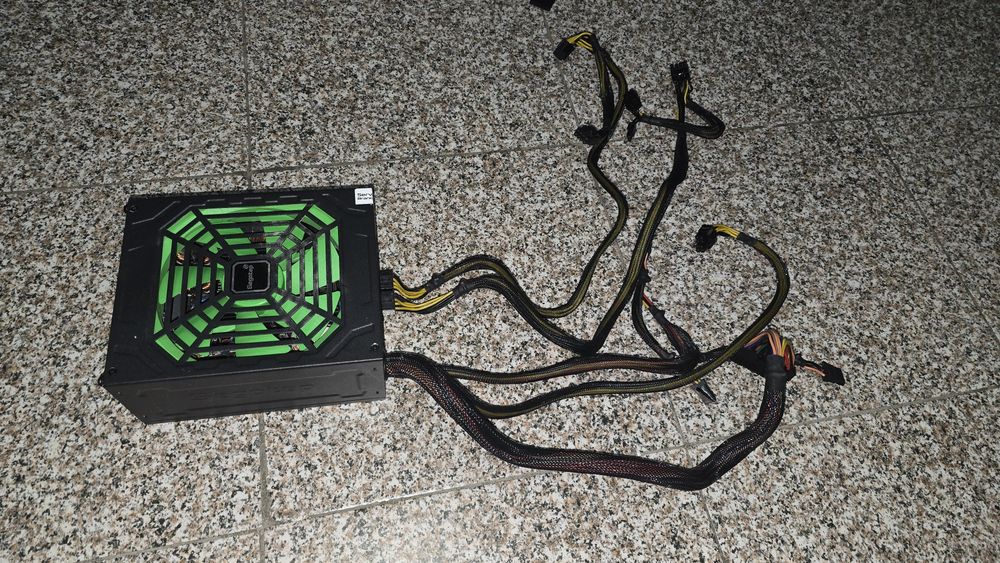 Sursa 800W Semi-modulara Segotep GP900G