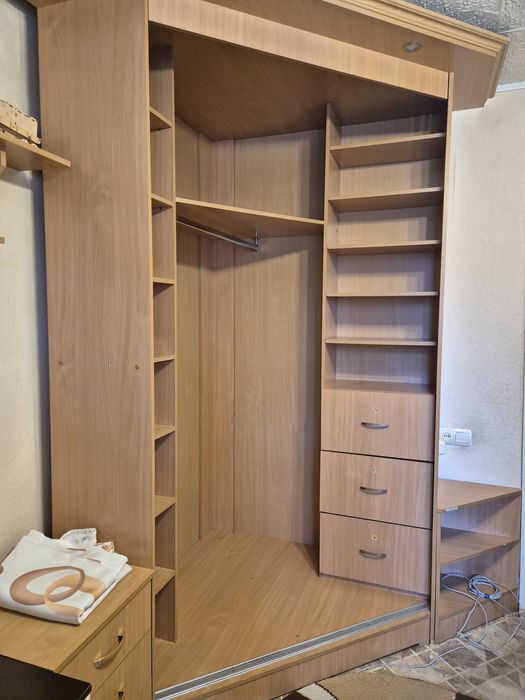 Продам шкаф угловой