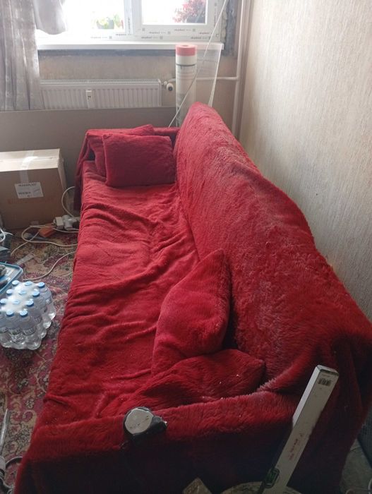 Диван с възглавници