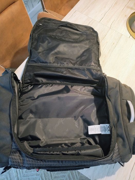 Oakley Link Duffel 35L Originală – 92911-01K – stare excelentă