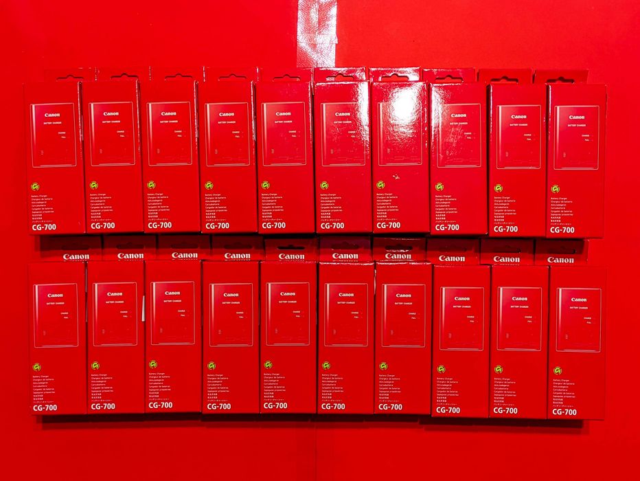 НОВИ! Зарядно устройство за батерии Canon CG-700
