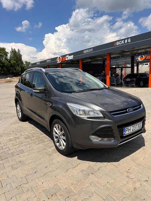 Proprietar vând Ford kuga an fabricație 2015 motor 2000 cmc 150 cp.