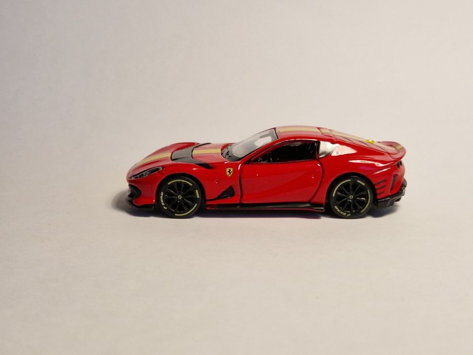 Burago masinuta Ferrari 812