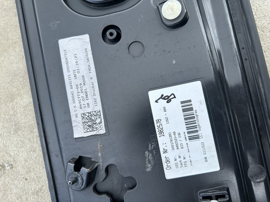 Suport numar portbagaj BMW g11 g12  seria 7 LCI culoare A90 in stare perfecta fara lovituri