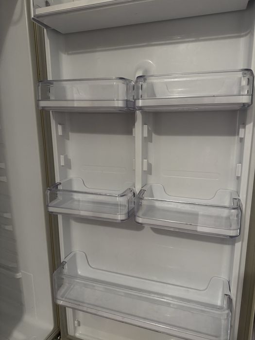 Холодильник Samsung