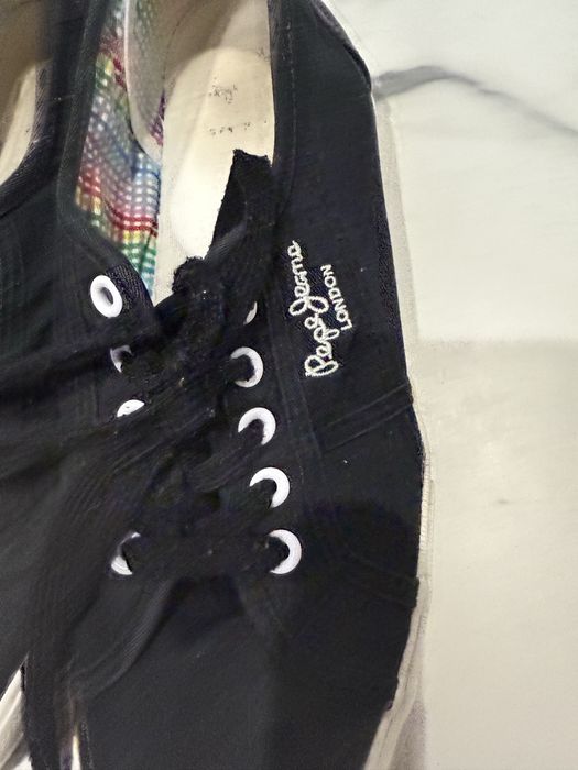 Два чифта дамски обувки