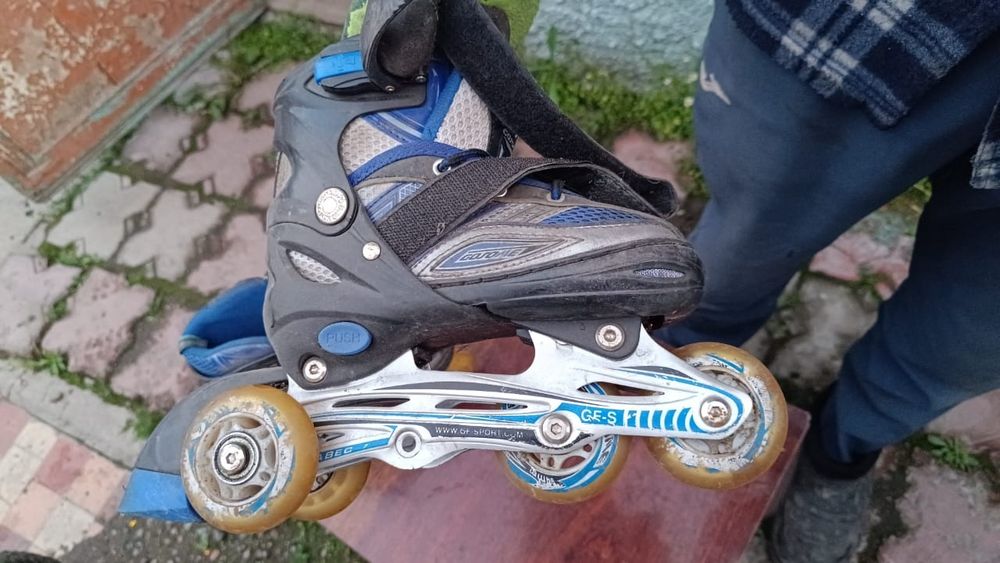 Продам роликовые коньки