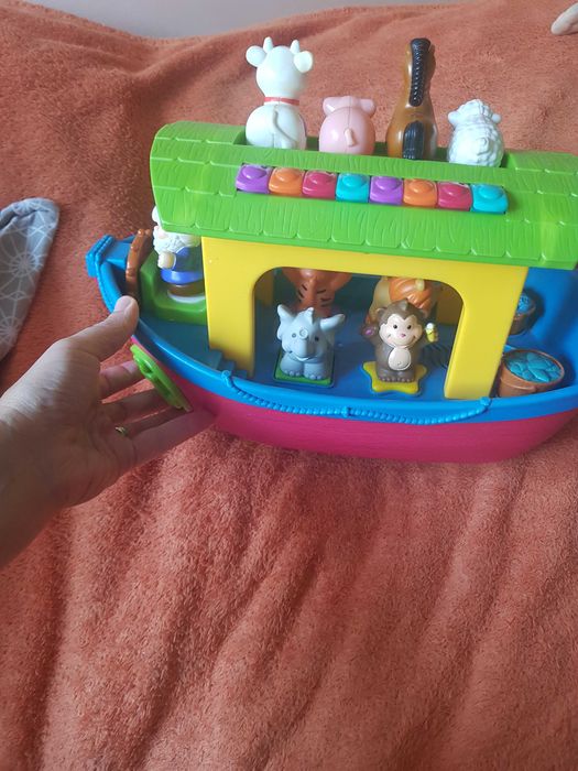 Vand jucarii: Dinozaur interactiv, toba lemn, turn de stivuit, puzzle