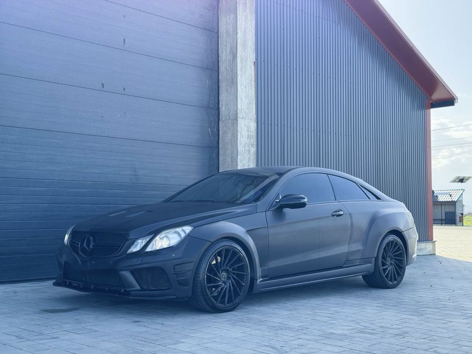 Mercedes E500  5.5 V8 425 cp