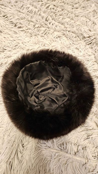 Căciulă neagră de blană de vulpe