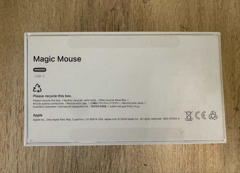 Продавам MacBook Air 13.3” M1 (2020) + аксесоари